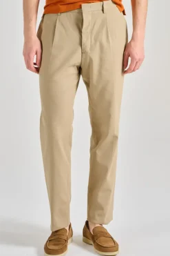 Pantaloni chino beige