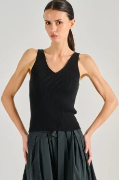 Top scollo a v cotone nero