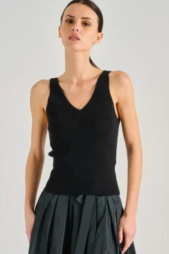 Top scollo a v cotone nero